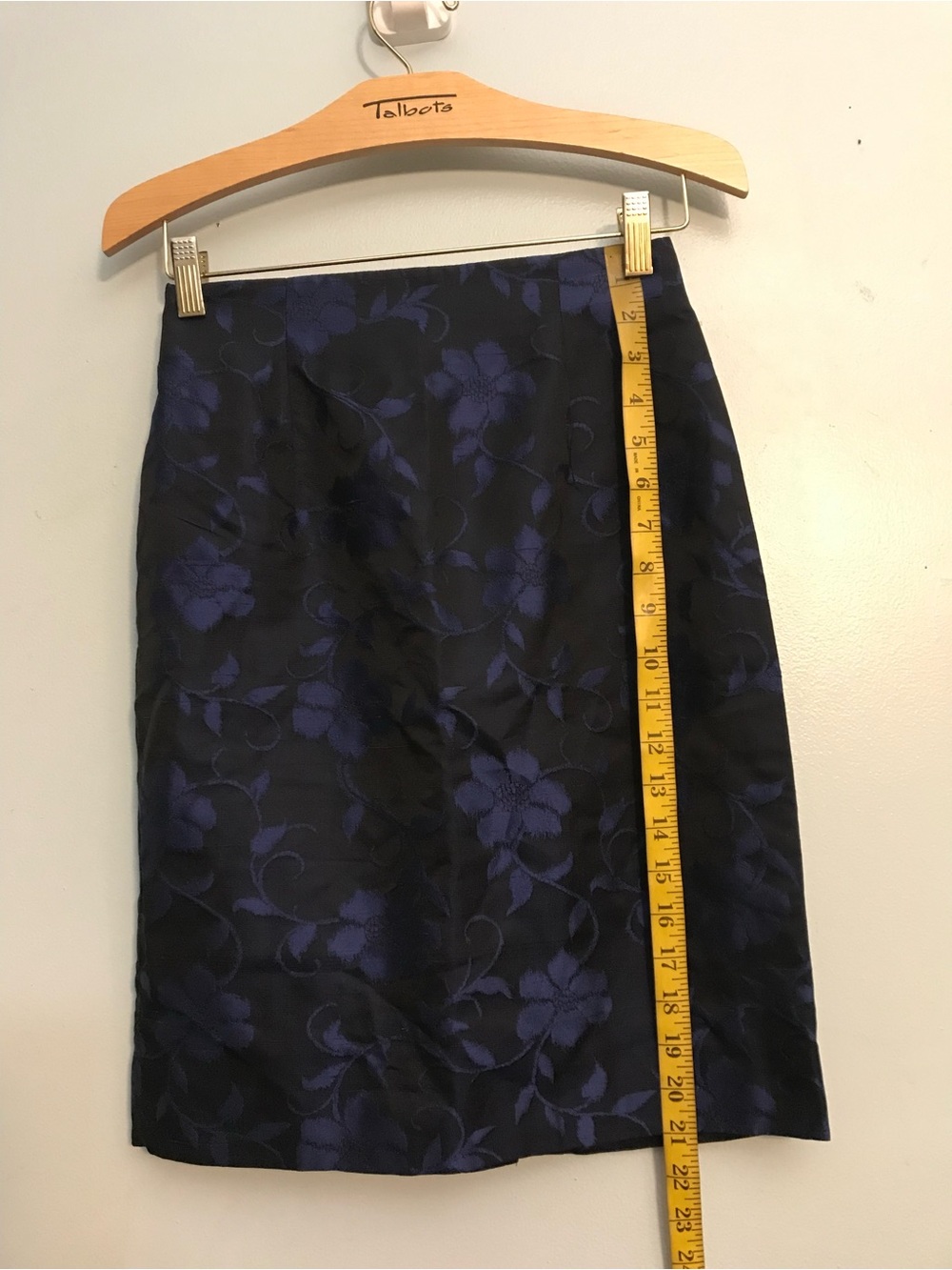 Dana Bachman Elegant Black and Navy Floral Pencil Skirt